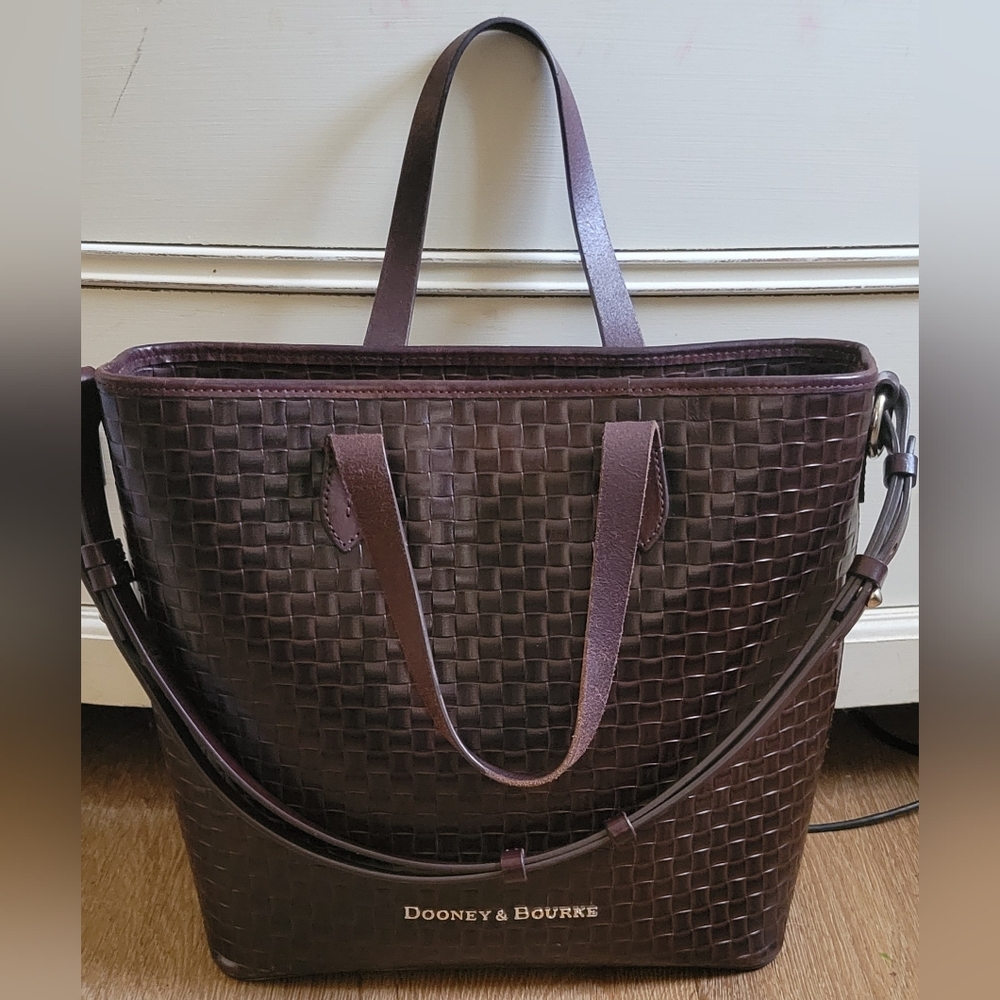 Dooney & Bourke Lillian bag like new!